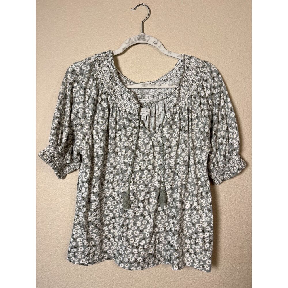 Lucky Brand Sage Green White Floral Smocked Peasant Tunic Blouse Size M Boho Tie